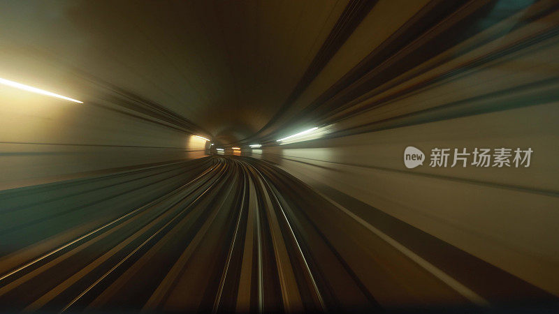 ， Metro FPV POV在快速驱动运动。隧道。无人驾驶的地铁模糊了